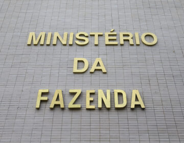 Fazenda reduz previsão oficial de crescimento do PIB para 3%