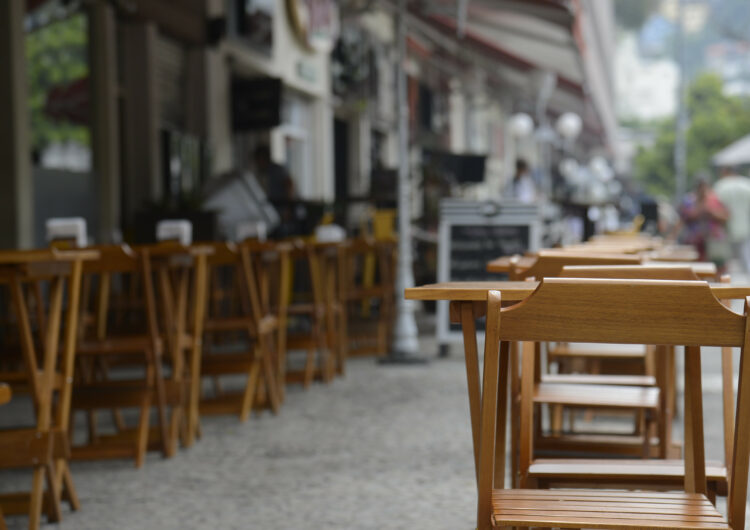 Pesquisa mostra que 35% de bares e restaurantes pretendem contratar