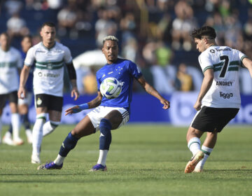 Coritiba e Cruzeiro jogarão sem torcida até o fim do Brasileiro