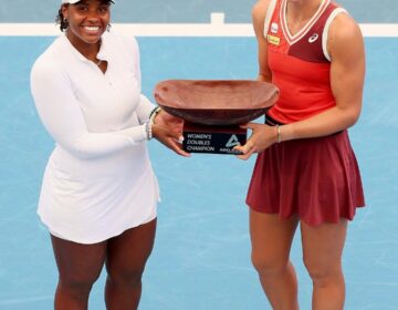 Bia Haddad é campeã de duplas do WTA 500 de Adelaide, na Austrália