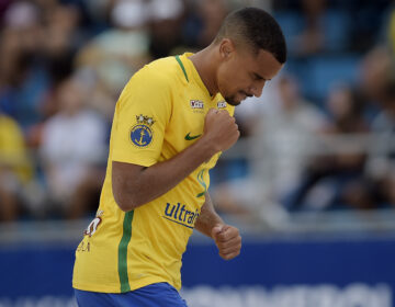 Rodrigo e Adriele são escolhidos melhores do mundo no Beach Soccer