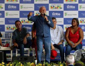 Lula lança pedra fundamental do IFRJ no Complexo do Alemão