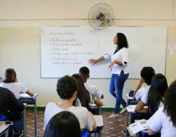 Governo de Minas publica novo lote de concessão de progressão e promoção da carreira dos servidores da Educação