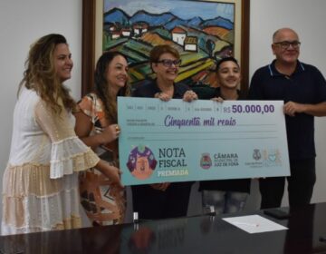 PJF entrega prêmio de 50 mil reais ao adolescente de 13 anos, ganhador da Nota Fiscal Premiada