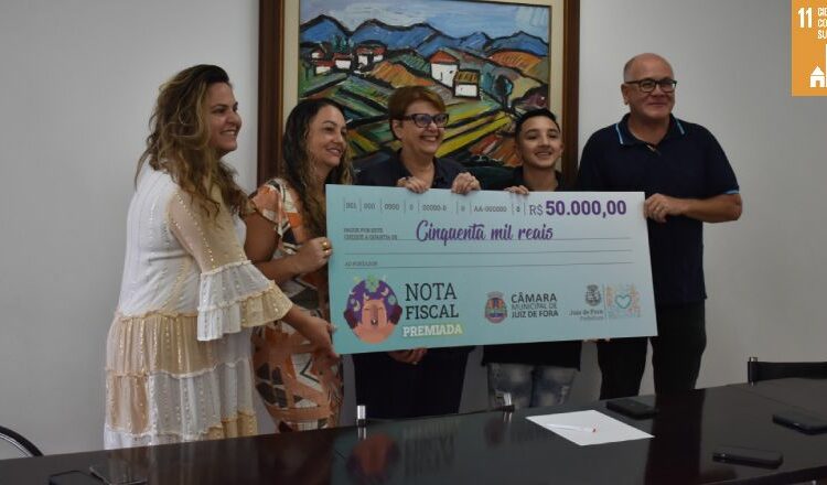 PJF entrega prêmio de 50 mil reais ao adolescente de 13 anos, ganhador da Nota Fiscal Premiada