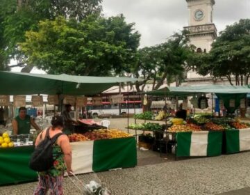 Feira Noturna da Praça da Estação agora conta com produtos de hortifruti, quitandas e laticínios