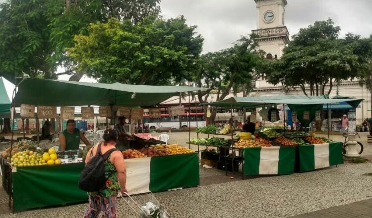 Feira Noturna da Praça da Estação agora conta com produtos de hortifruti, quitandas e laticínios