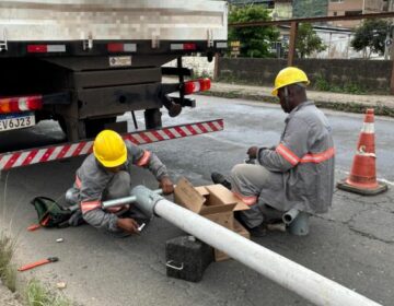 Prefeitura realiza manutenção de postes e luminárias na Avenida JK