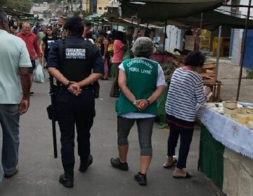 Guarda Municipal realiza trabalho preventivo em feiras livres