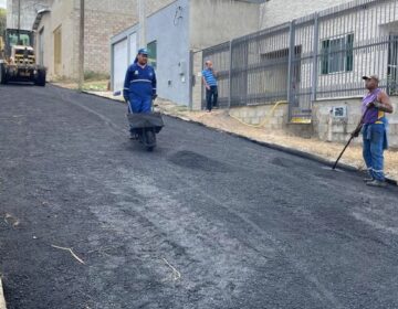 Prefeitura conclui pavimentação de rua no bairro Santo Antônio