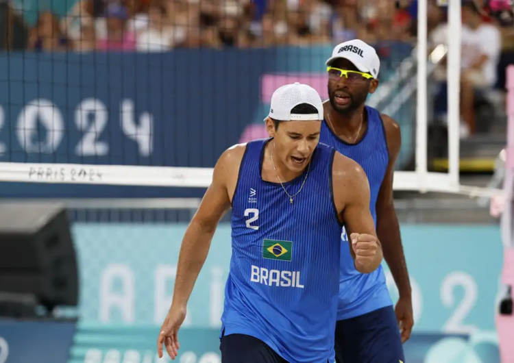 Vôlei de praia: Evandro e Arthur avançam para as oitavas em Paris