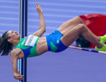 Valdileia Martins se classifica à final do salto em altura em Paris