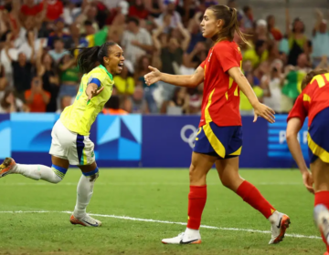 Brasil derrota Espanha e garante lugar na final do futebol feminino