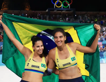 Duda e Ana Patrícia garantem medalha para o Brasil no vôlei de praia