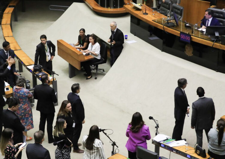 Câmara conclui votação da desoneração da folha de pagamento