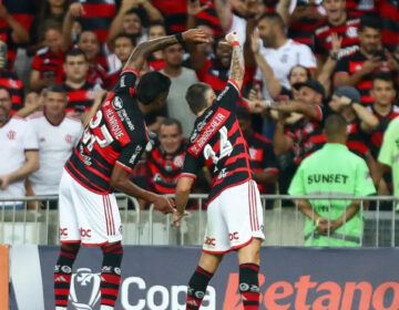 Arrascaeta decide e Flamengo avança para semifinal da Copa do Brasil