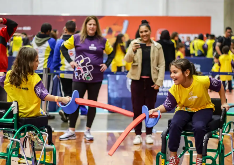 Festival Paralímpico oferece vivência esportiva a crianças