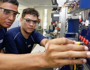 Governo de Minas lança Trilhas de Futuro nas Escolas com 9,6 mil vagas em cursos de alta tecnologia