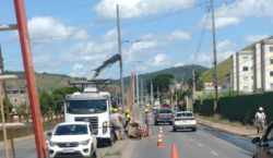 PJF reinstala poste derrubado na avenida Juscelino Kubitschek, no Barbosa…