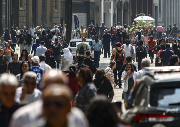 Desemprego e a informalidade de pretos e pardos estão acima da média