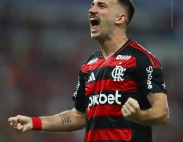 Flamengo derrota Botafogo e assume liderança do Carioca
