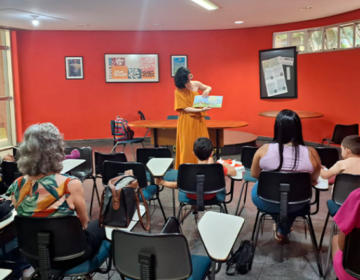 Contação de história e atividade de pintura para a criançada no CCBM