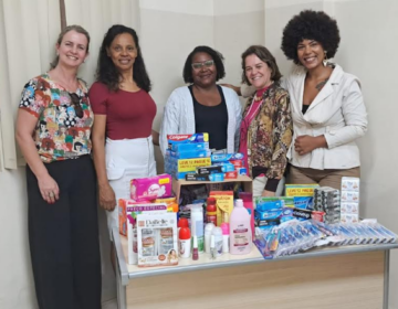 Prefeitura entrega kits de higiene a mulheres acauteladas
