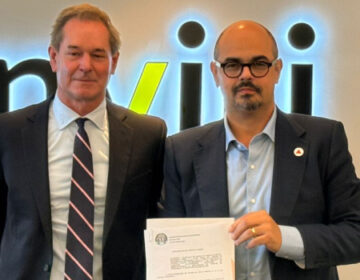 Governo de Minas e multinacional firmam acordo de R$ 100 milhões para implantação de fábrica de asfalto sustentável no estado