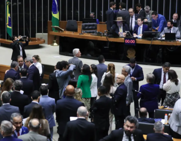 Câmara aprova projeto que reajusta salários de servidores públicos