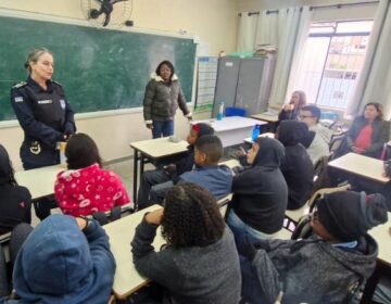 Guarda realiza conversa sobre bullying e racismo na Escola Municipal Marcos Freesz