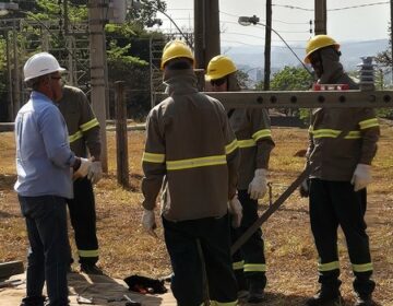 Cemig lança concurso público com 150 vagas para eletricistas