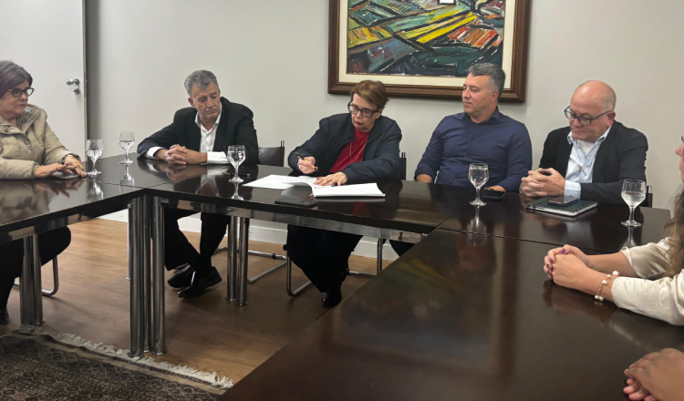 PJF assina 1º convênio com o BNDES: R$ 65 milhões garantem tablets para crianças e modernização da estrutura administrativa