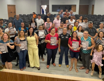 Minas Gerais avança na regularização fundiária com entrega de títulos a 190 famílias no Noroeste do estado