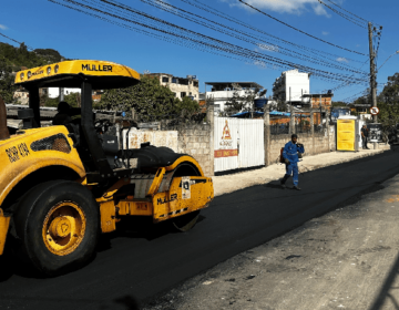 Após obras de remodelação de rede, Empav realiza recapeamento asfáltico na Avenida Paulo Botti, no Aeroporto