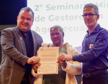 Governo de Minas alcança marca de 10 mil títulos de posse de terra entregues