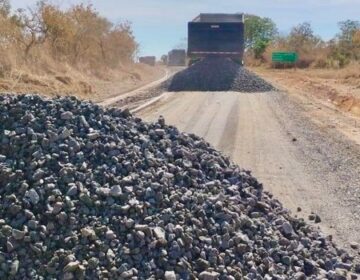 Departamento de Estradas de Rodagem de Minas utiliza agregado da produção de aço na manutenção de trecho não-pavimentado da MG-231
