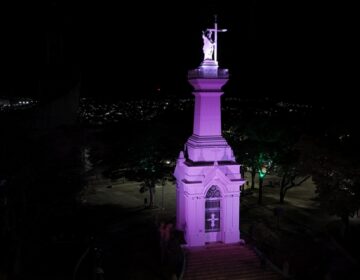 Setembro Lilás: Ponte Wilson Coury Jabour Jr. e Morro do Cristo recebem iluminação especial pela campanha de conscientização sobre Alzheimer e demências
