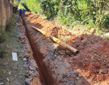 Cesama implanta mais de oito mil metros de redes de esgoto e água no Granjas Triunfo