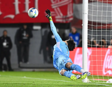 Rossi brilha nos pênaltis e garante classificação do Flamengo