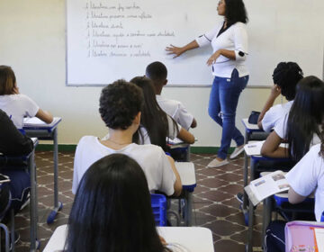 Educação de Minas publica mais de 2 mil atos de evolução na carreira de servidores