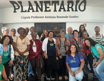 Idosos do Cras Costa Carvalho e do Centro de Convivência Bairro de Lourdes visitam Planetário da UFJF