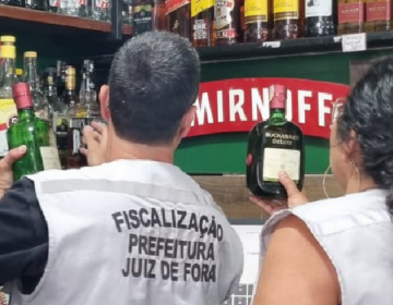 Fiscalização identifica suspeitas de irregularidades em bebidas durante Operação Salus
