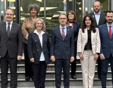 Em Paris, Governo de Minas estreita laços com universidade de negócios que deve ampliar atuação em Belo Horizonte