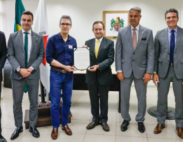 Governo de Minas firma acordo com o TJMG para agilizar leilão de veículos com impedimentos judiciais