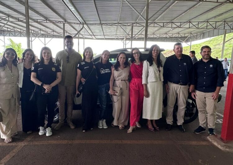 Ministério das Mulheres entrega três carros para rede de proteção às mulheres de Juiz de Fora