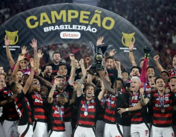 Flamengo derrota Ceará e coroa ano mágico com título Brasileiro