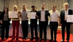 Mais de 250 famílias recebem títulos de regularização fundiária urbana…