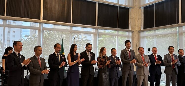 Governo de Minas, ALMG e União assinam acordo de regularização de imóveis