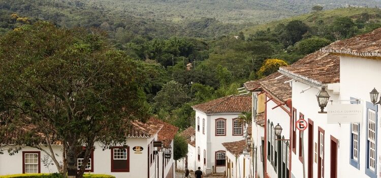 Governo de Minas, Fecitur e Codemig firmam convênio histórico para fortalecer as Instâncias de Governança Regionais
