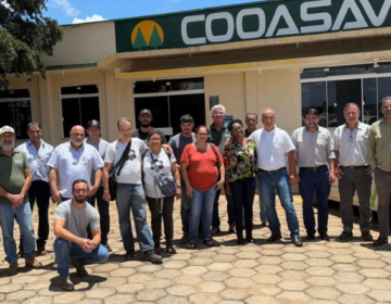 Agricultores e representantes de cooperativas de Juiz de Fora visitam cooperativa agropecuária referência em Minas Gerais